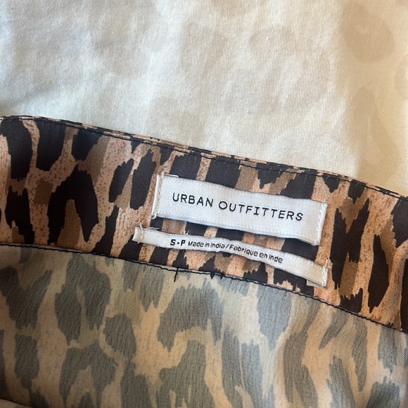 Urban Outfitters Leopard Print Satin Top - Picture 2 of 5